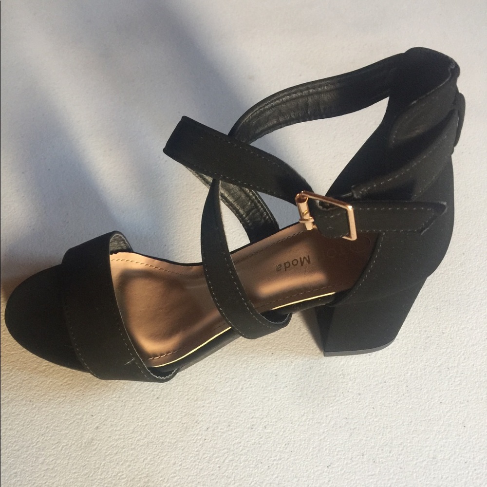 Women’s Crisscross strap Heels